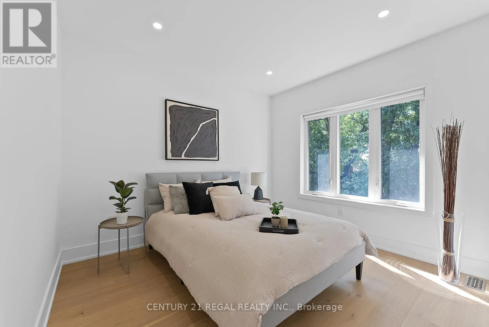 84 BEXHILL AVENUE
