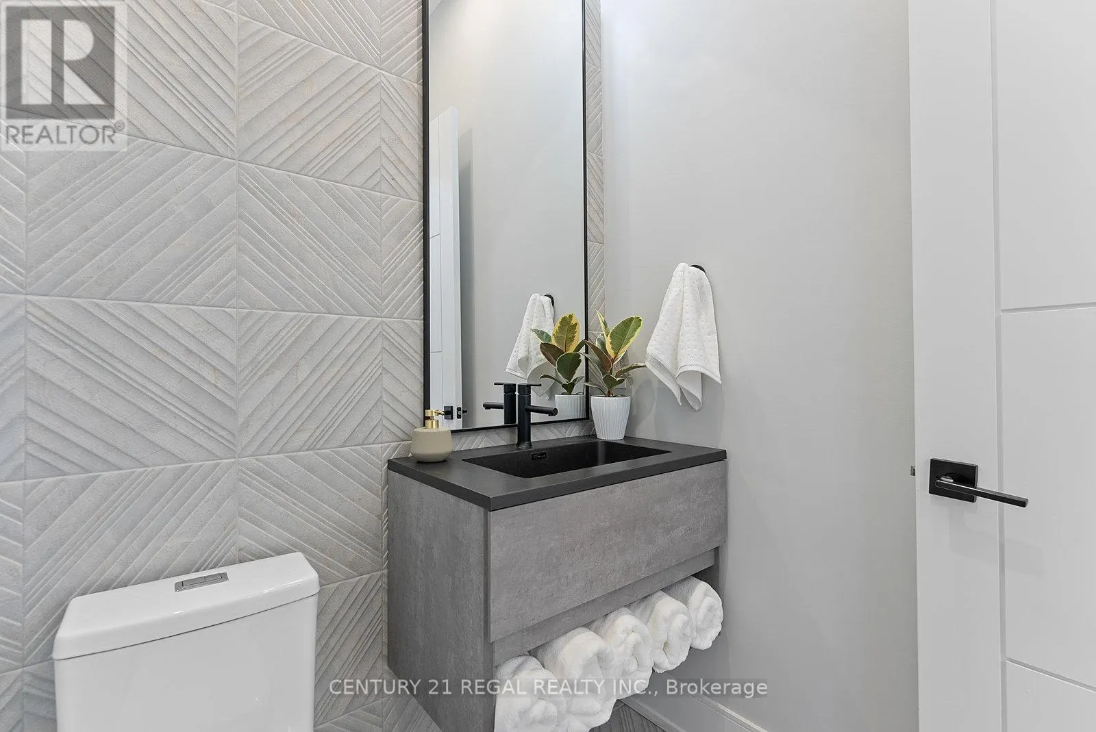 84 BEXHILL AVENUE