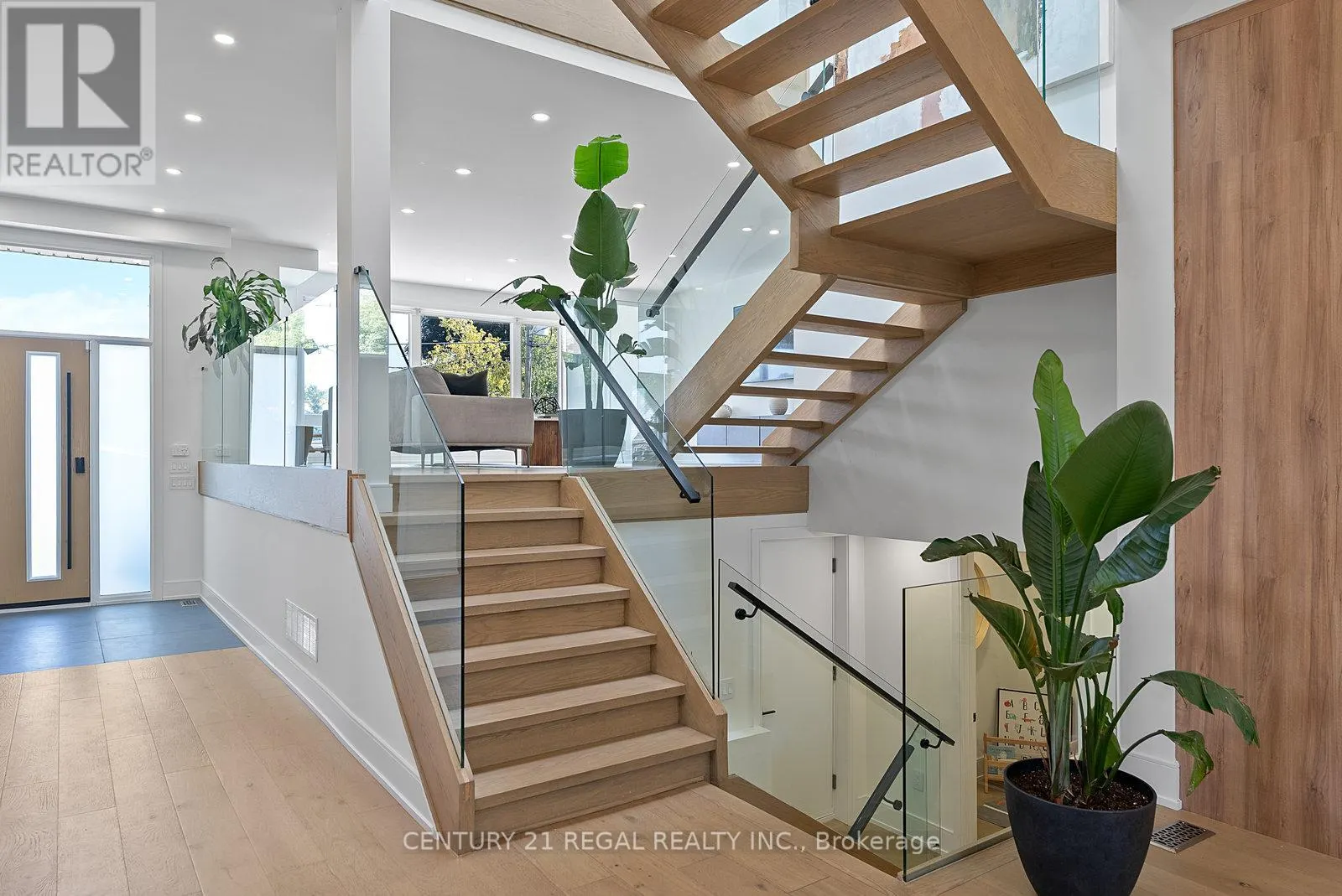 84 BEXHILL AVENUE