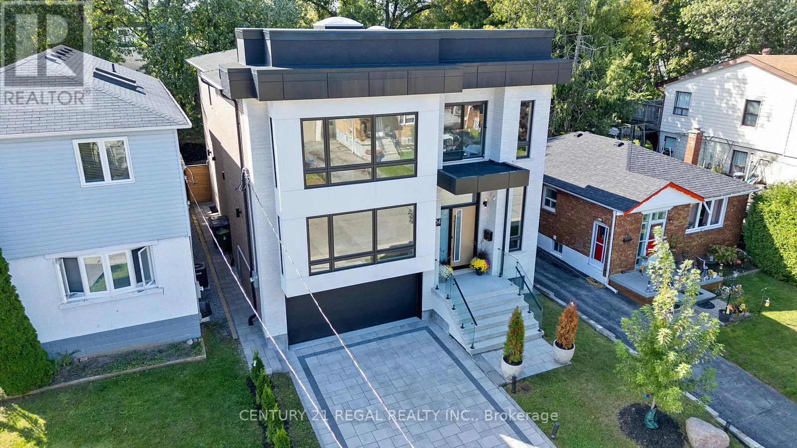 84 BEXHILL AVENUE