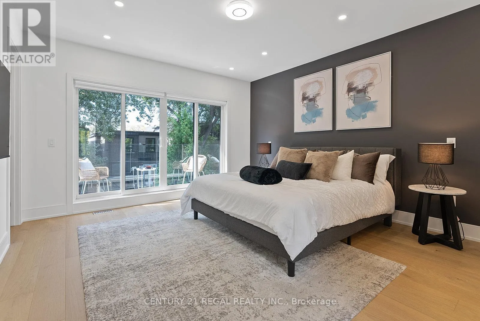 84 BEXHILL AVENUE