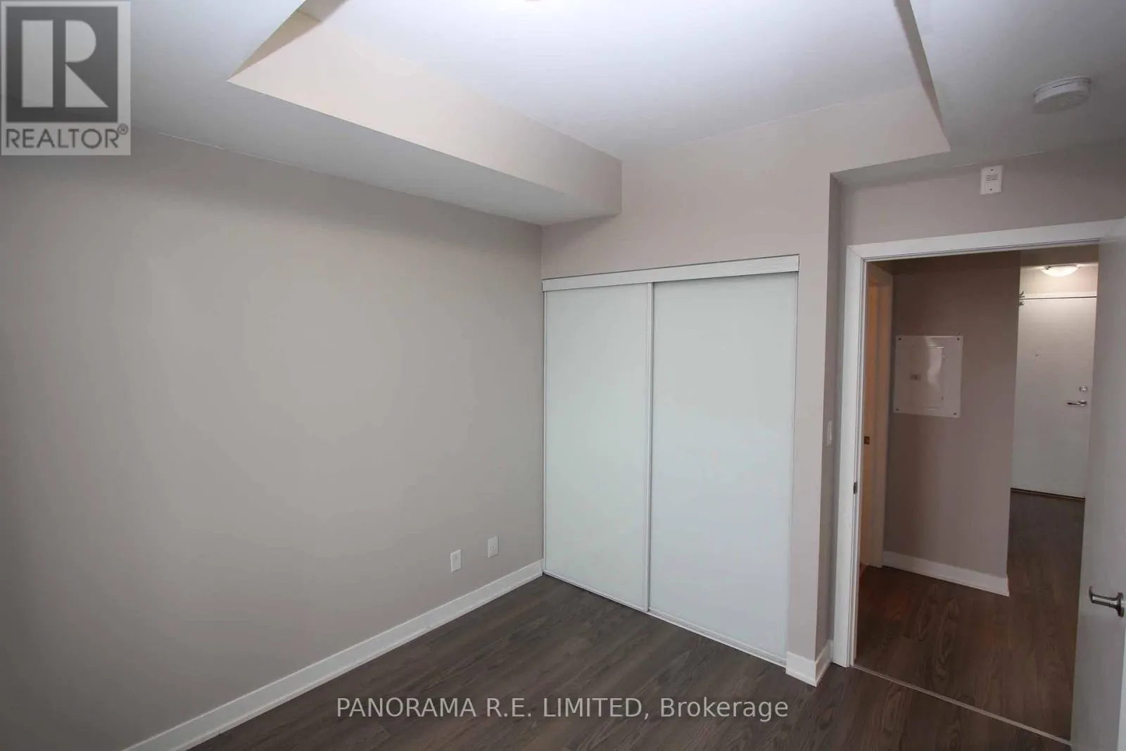 318 - 3560 ST CLAIR AVENUE E