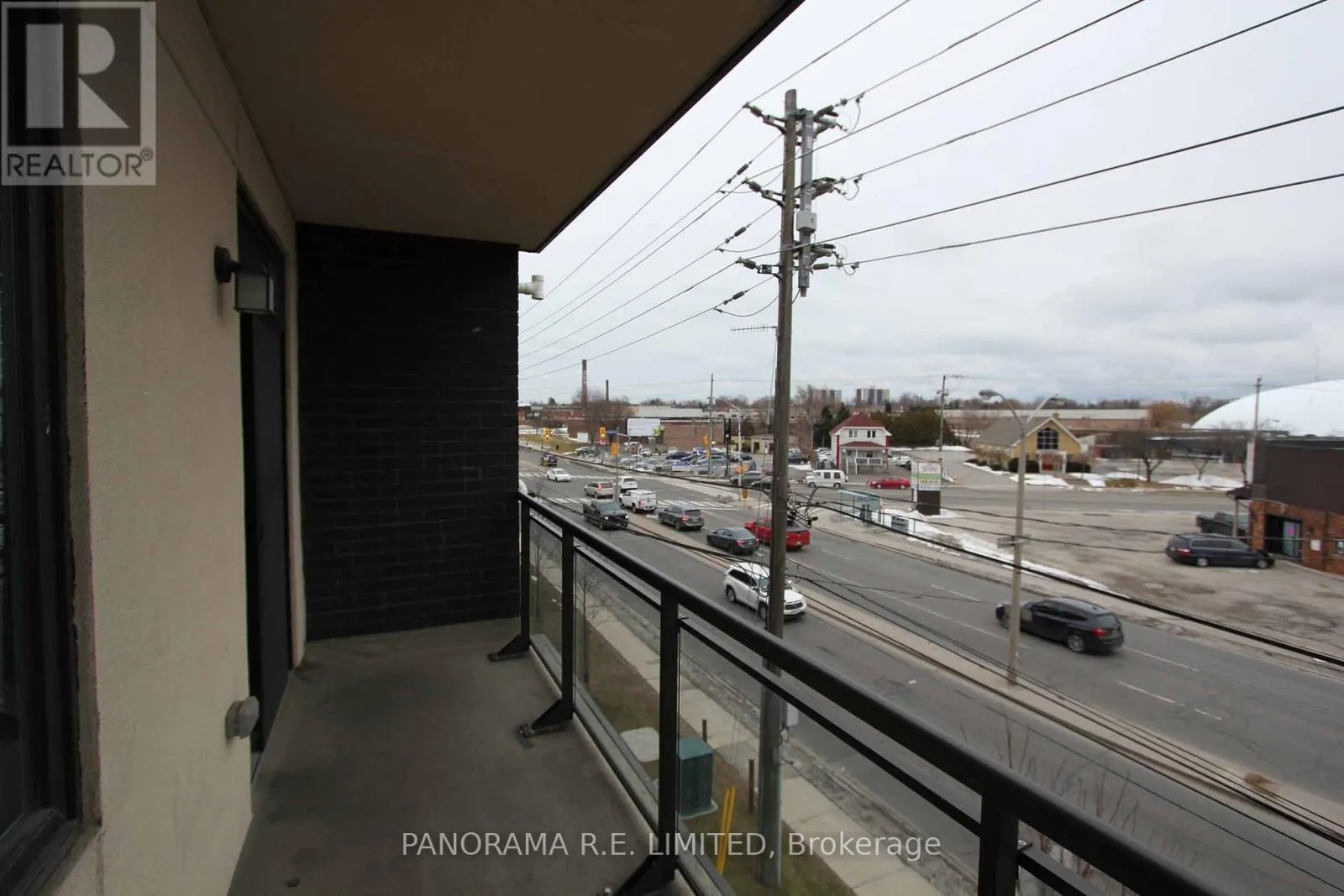 318 - 3560 ST CLAIR AVENUE E