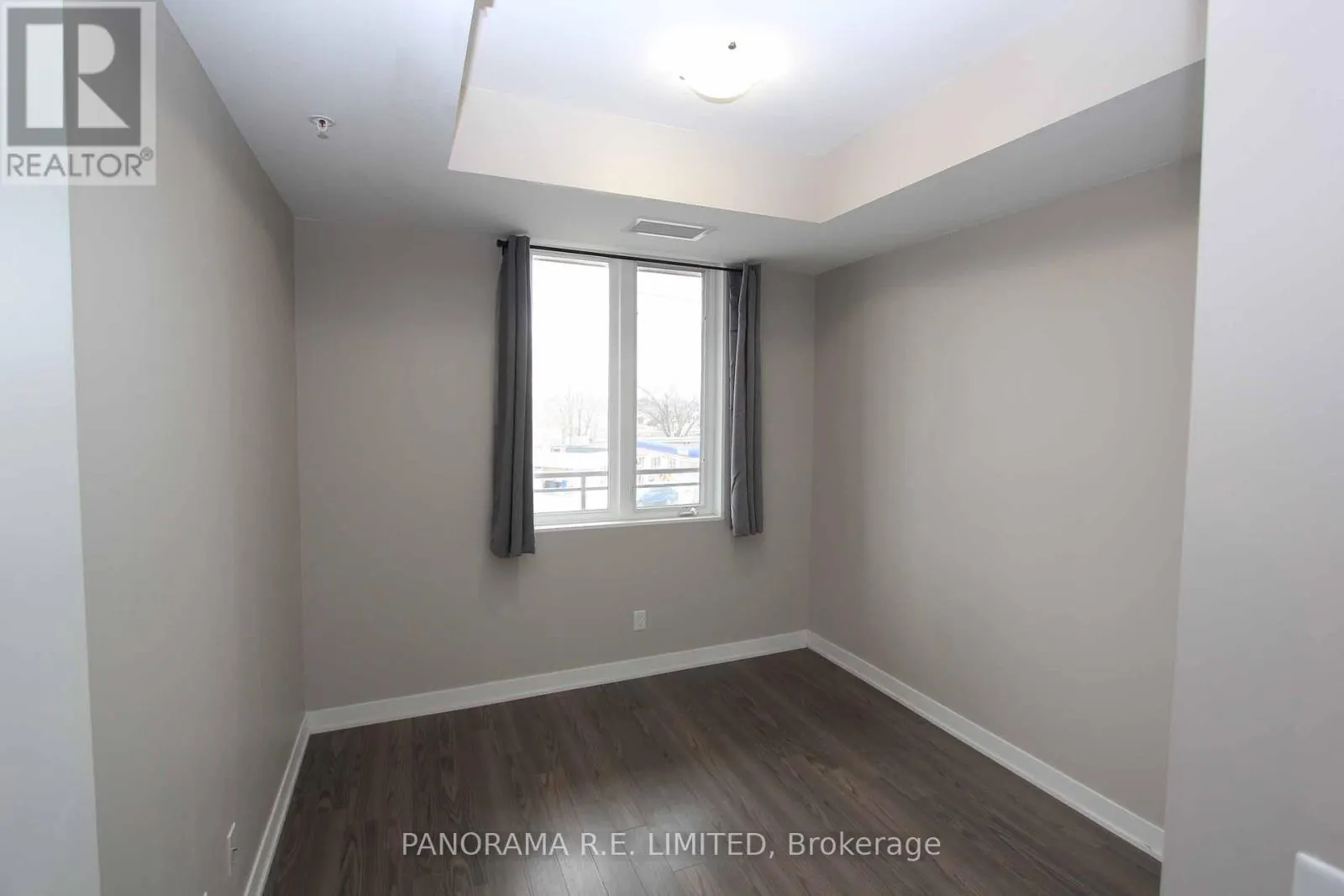 318 - 3560 ST CLAIR AVENUE E