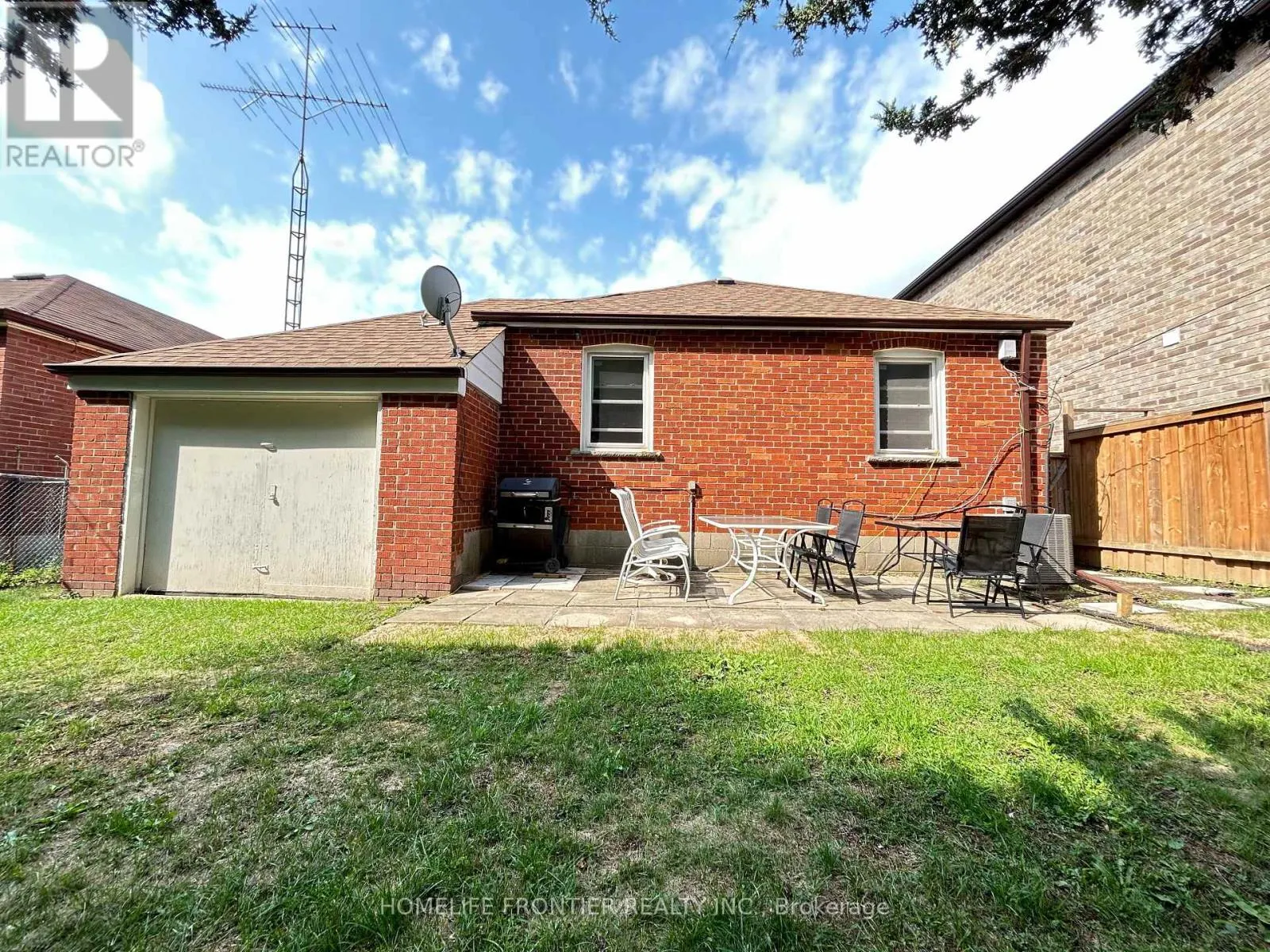 27 RENSBURG DRIVE