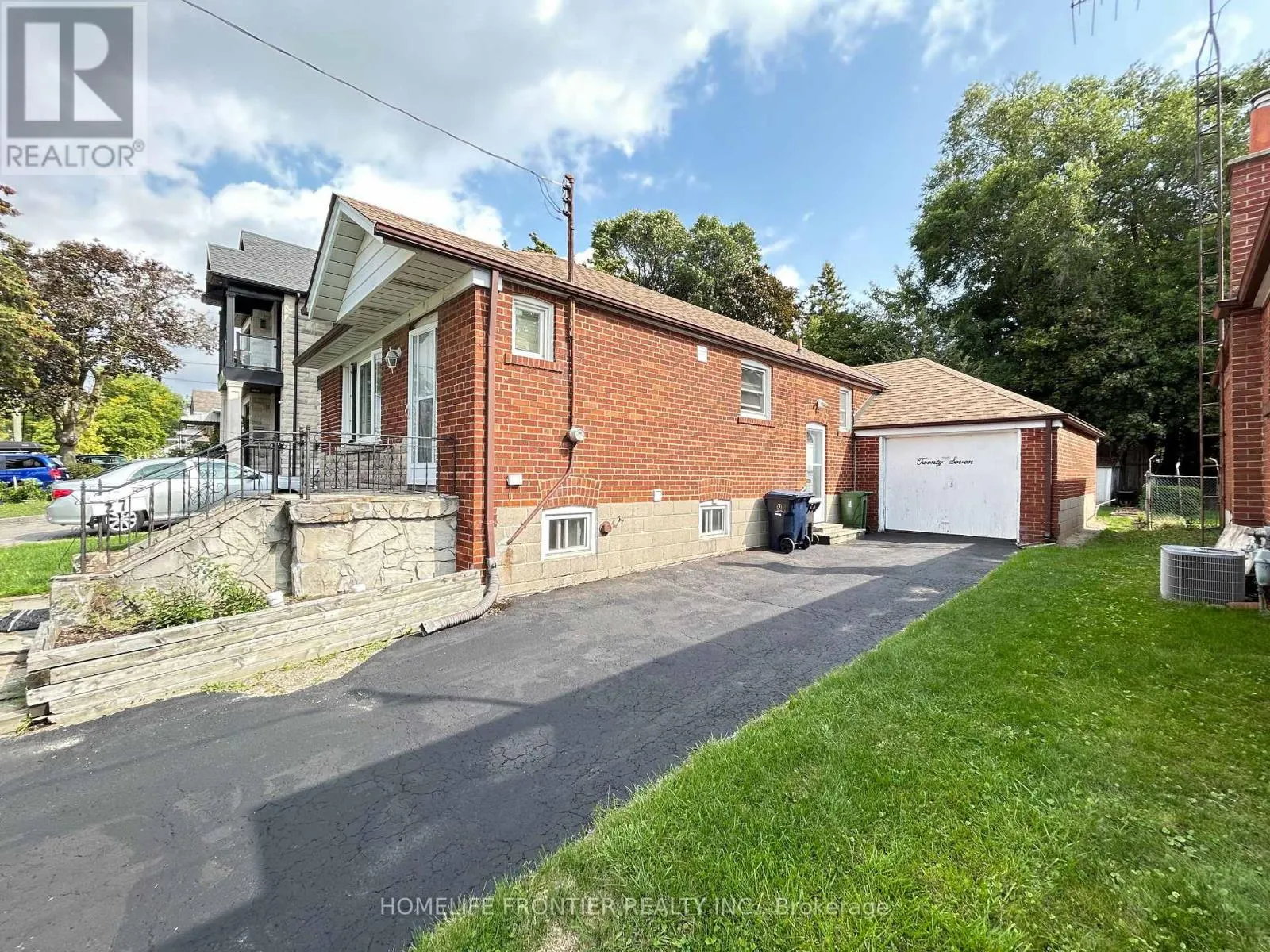 27 RENSBURG DRIVE
