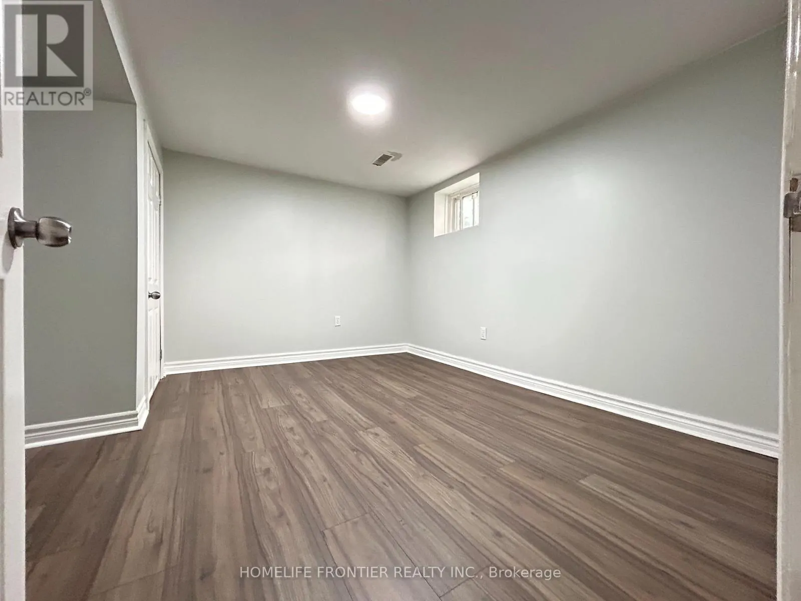 27 RENSBURG DRIVE