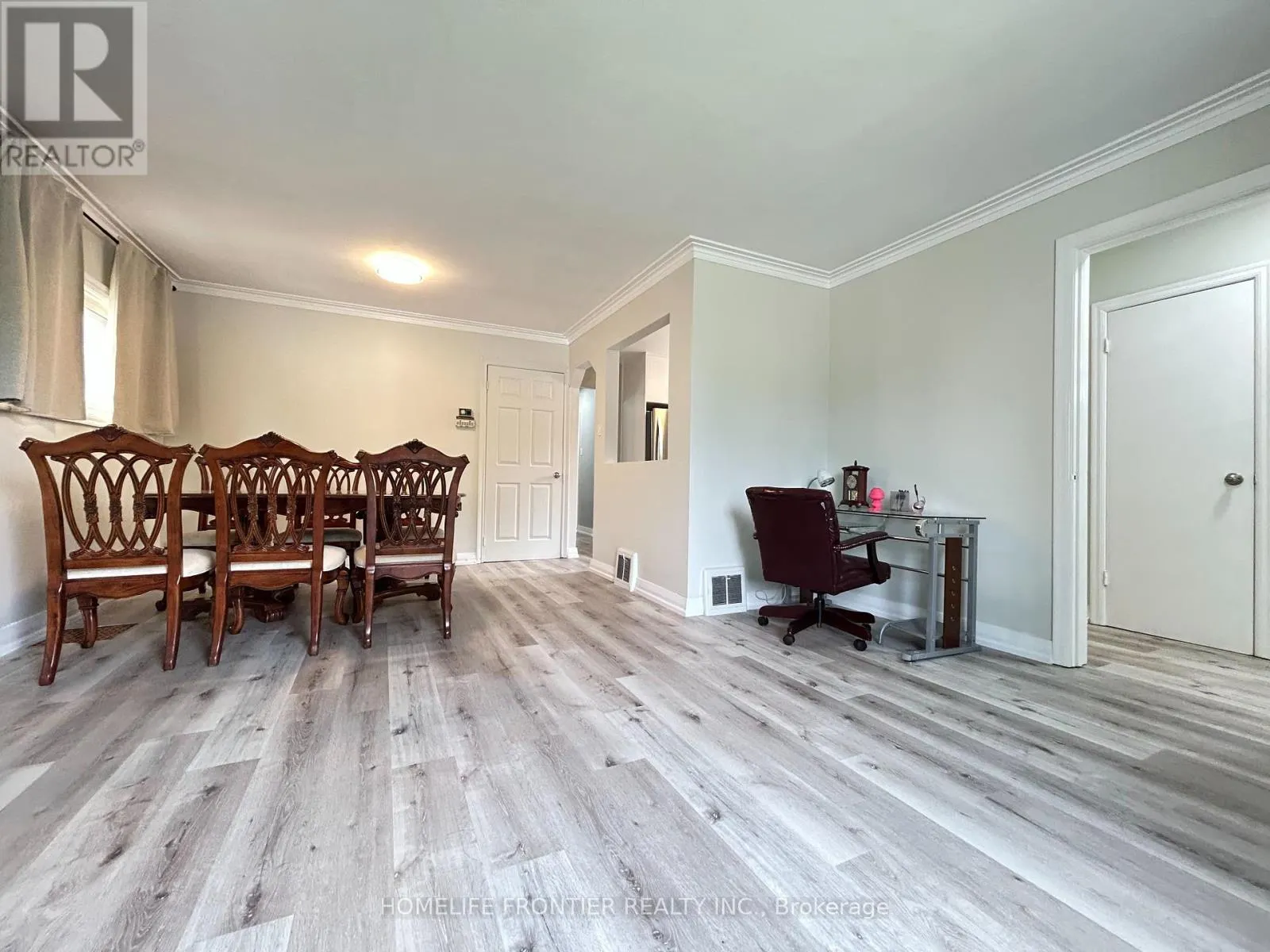 27 RENSBURG DRIVE