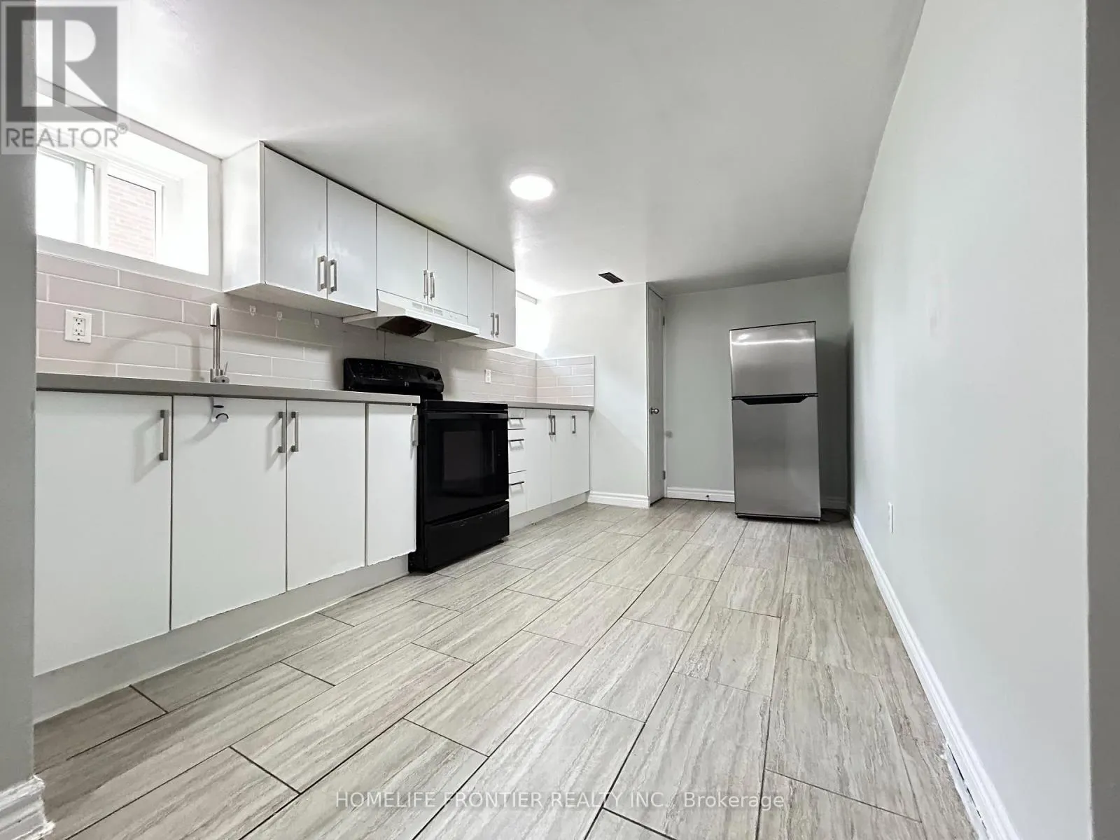 27 RENSBURG DRIVE