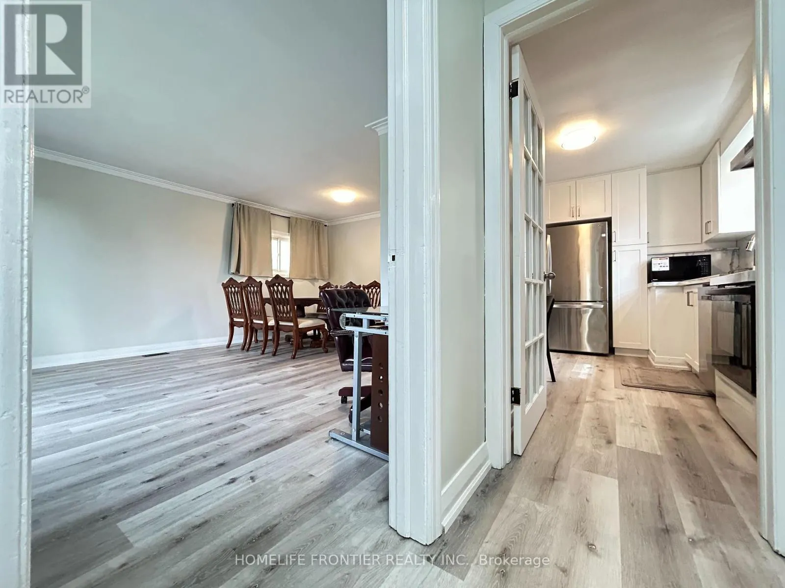 27 RENSBURG DRIVE