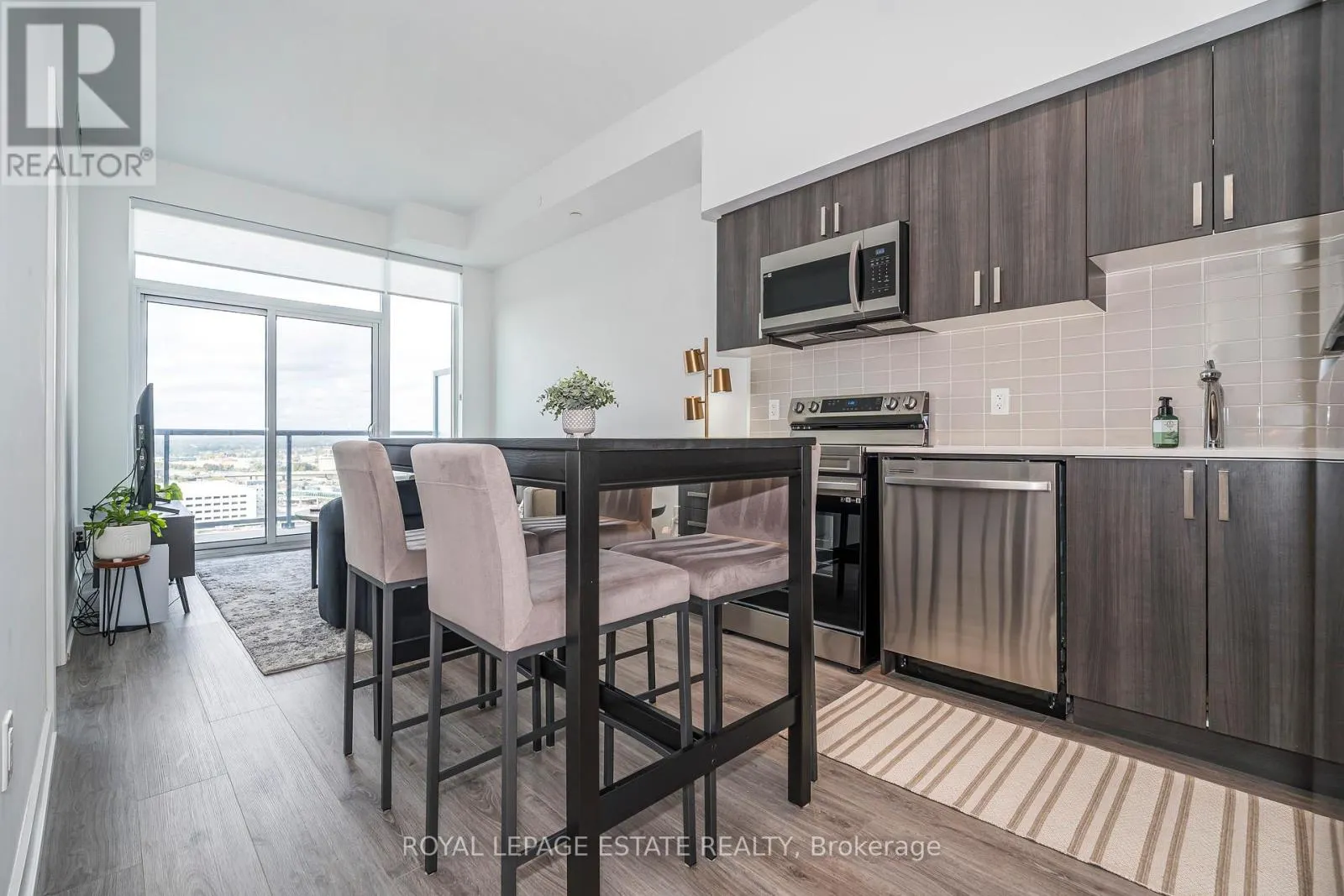 1703 - 1480 BAYLY STREET