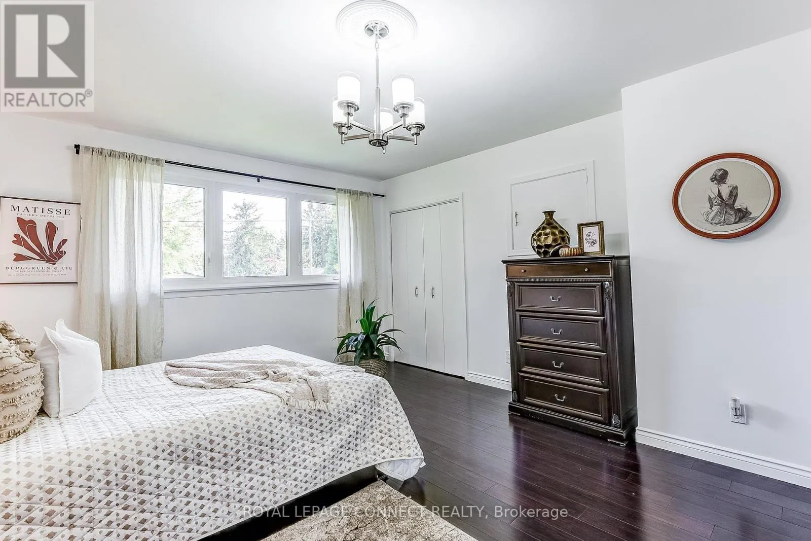22 RAVINE PARK CRESCENT