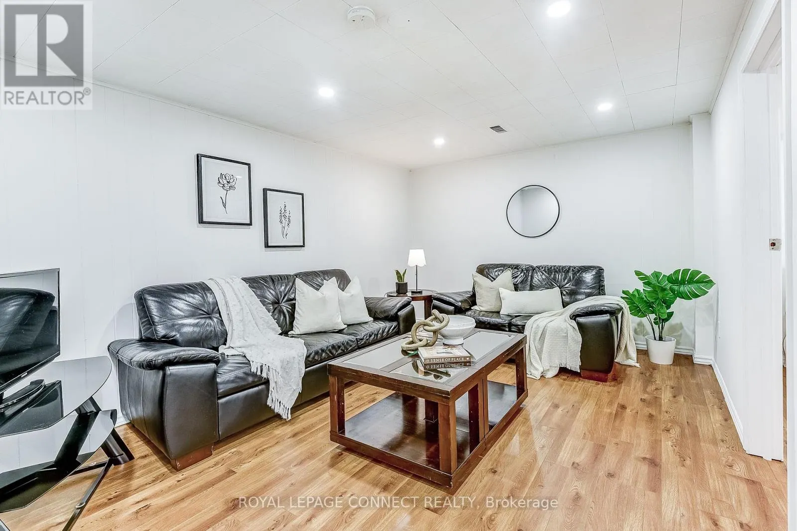 22 RAVINE PARK CRESCENT