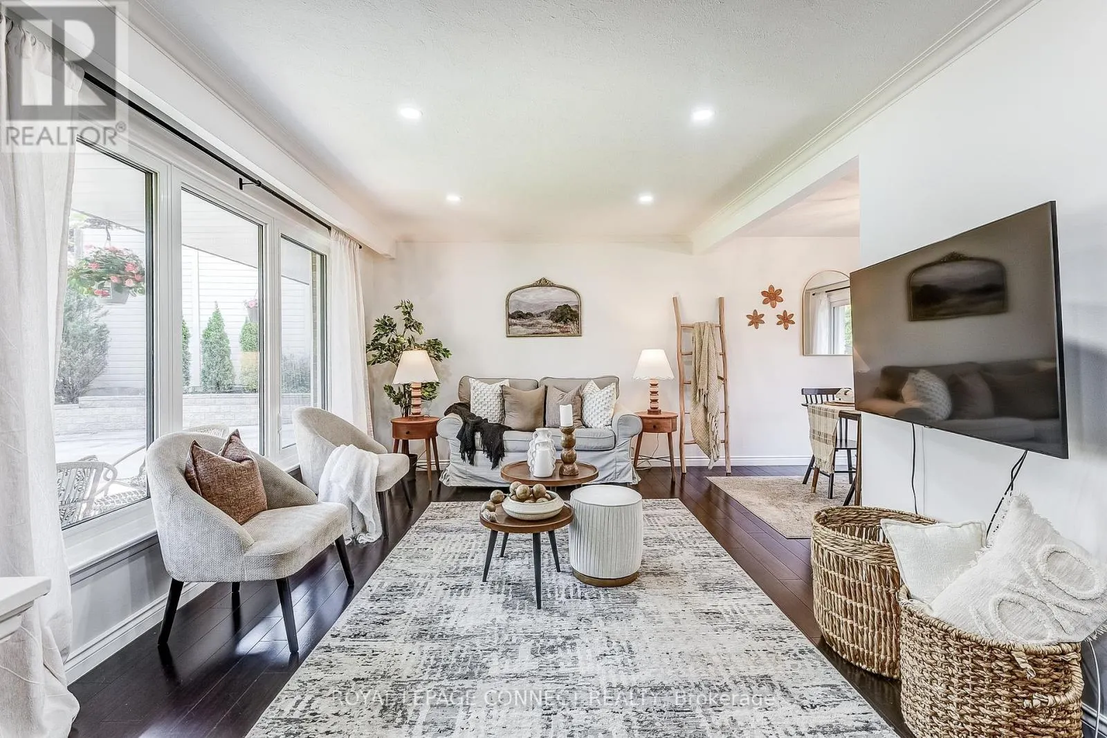 22 RAVINE PARK CRESCENT