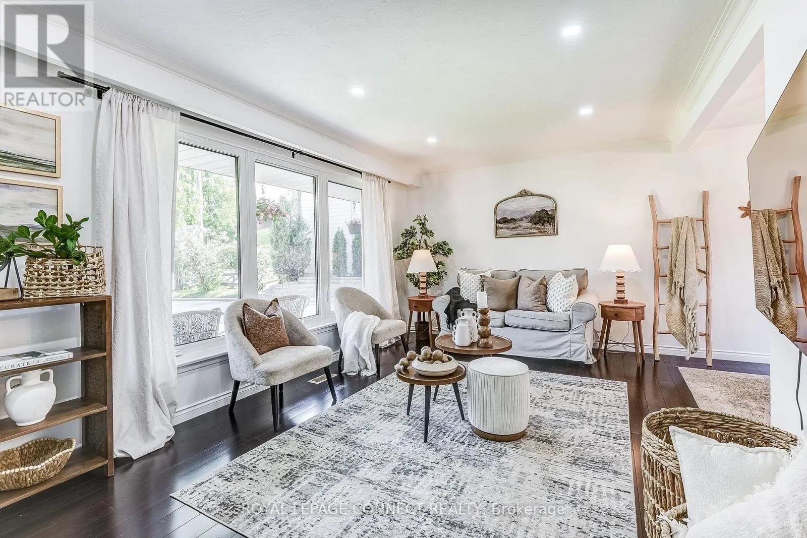 22 RAVINE PARK CRESCENT