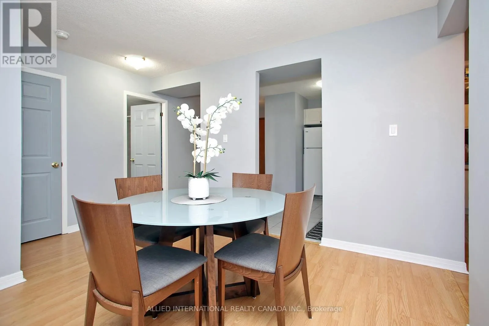 404 - 80 ATHOL STREET E
