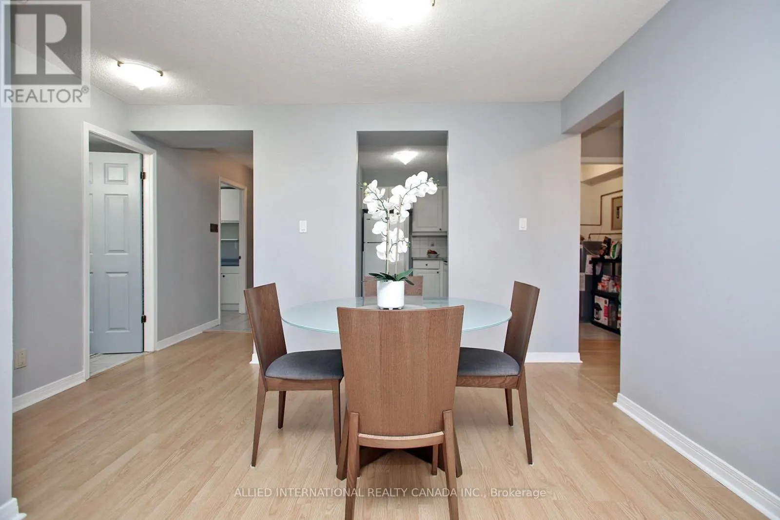 404 - 80 ATHOL STREET E