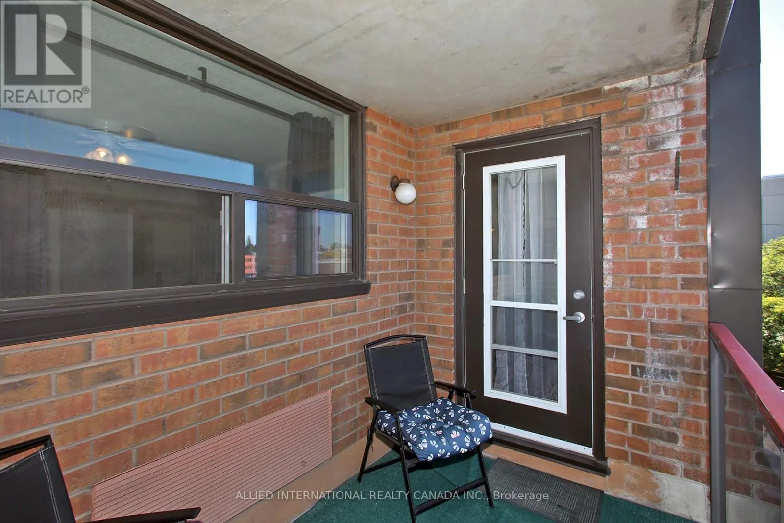 404 - 80 ATHOL STREET E