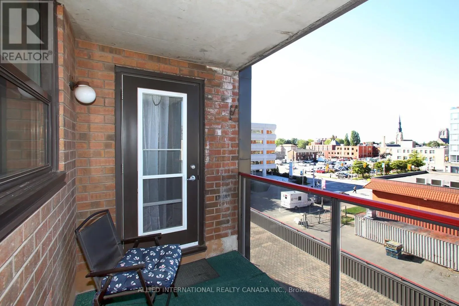 404 - 80 ATHOL STREET E