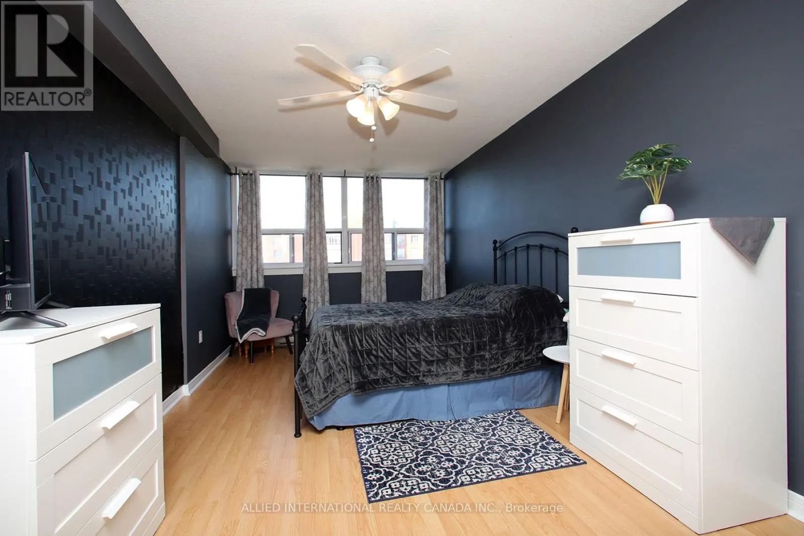 404 - 80 ATHOL STREET E