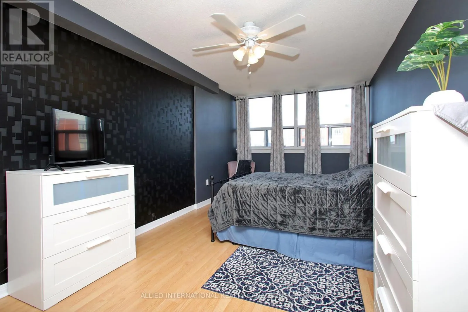 404 - 80 ATHOL STREET E