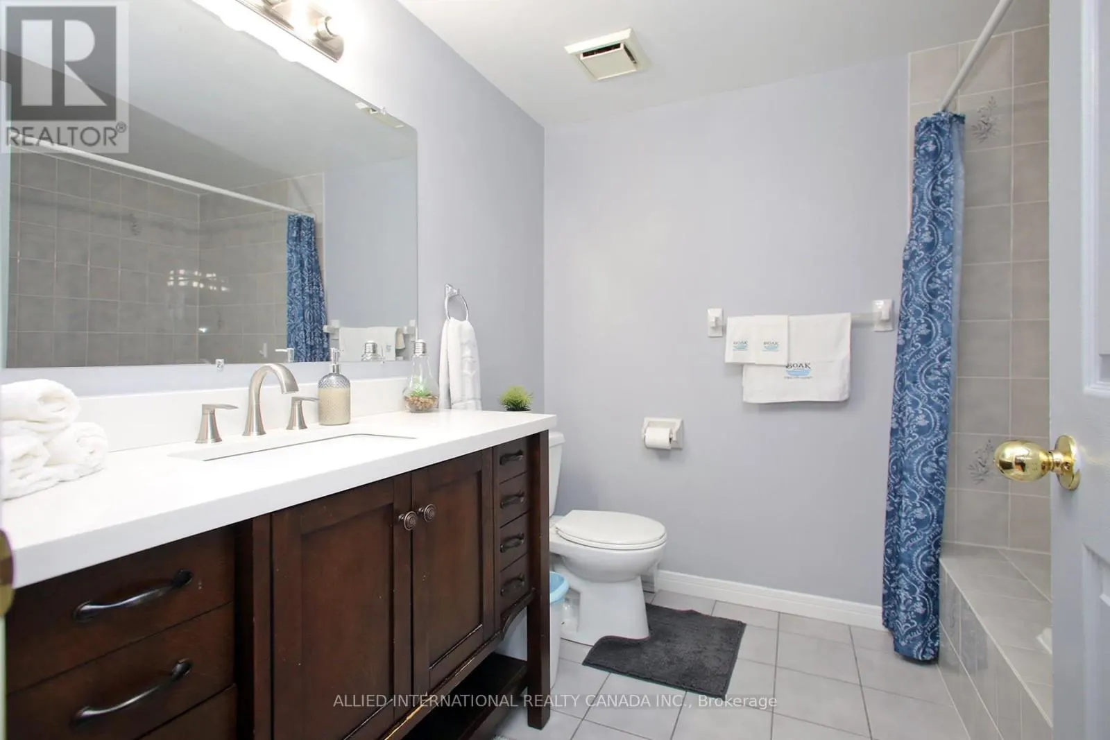 404 - 80 ATHOL STREET E