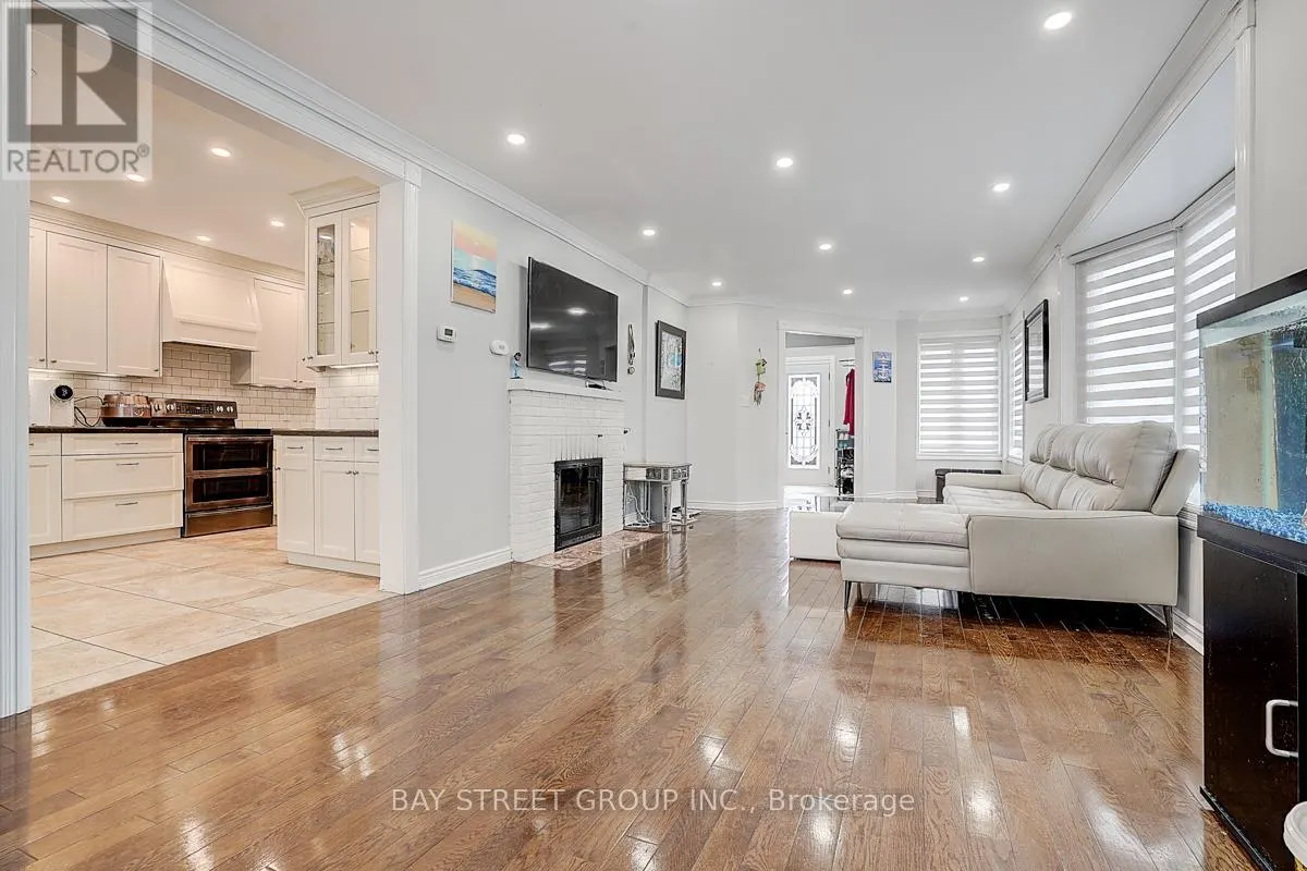 6 LARWOOD BOULEVARD