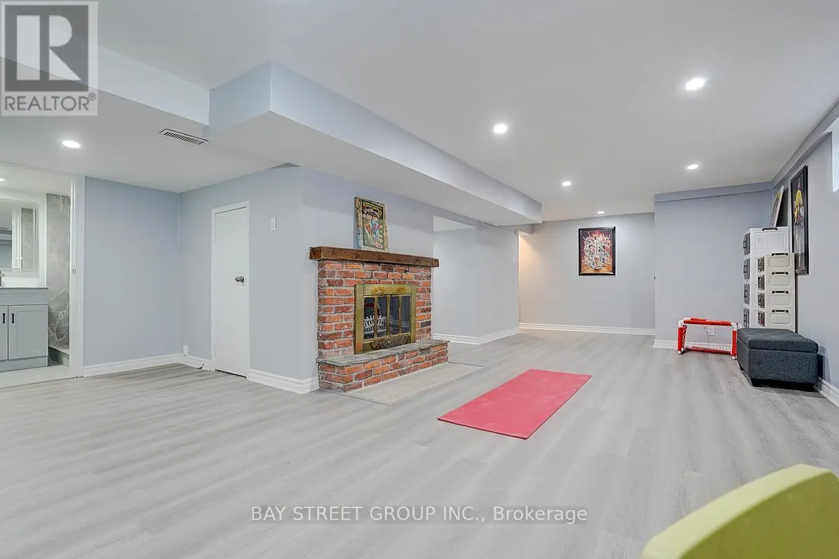 6 LARWOOD BOULEVARD