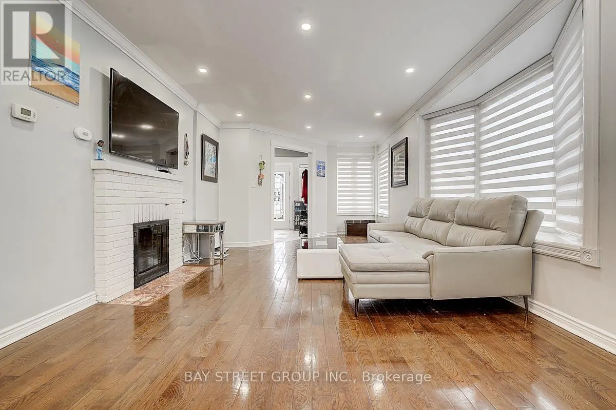 6 LARWOOD BOULEVARD