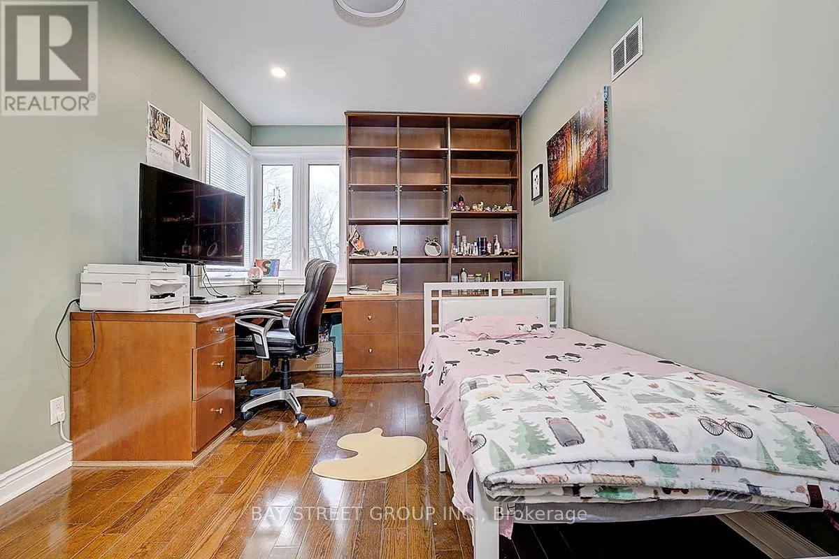6 LARWOOD BOULEVARD