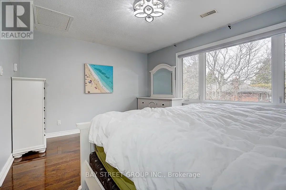 6 LARWOOD BOULEVARD