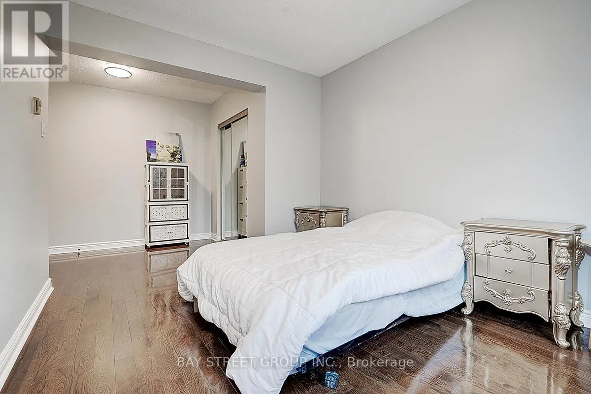 6 LARWOOD BOULEVARD