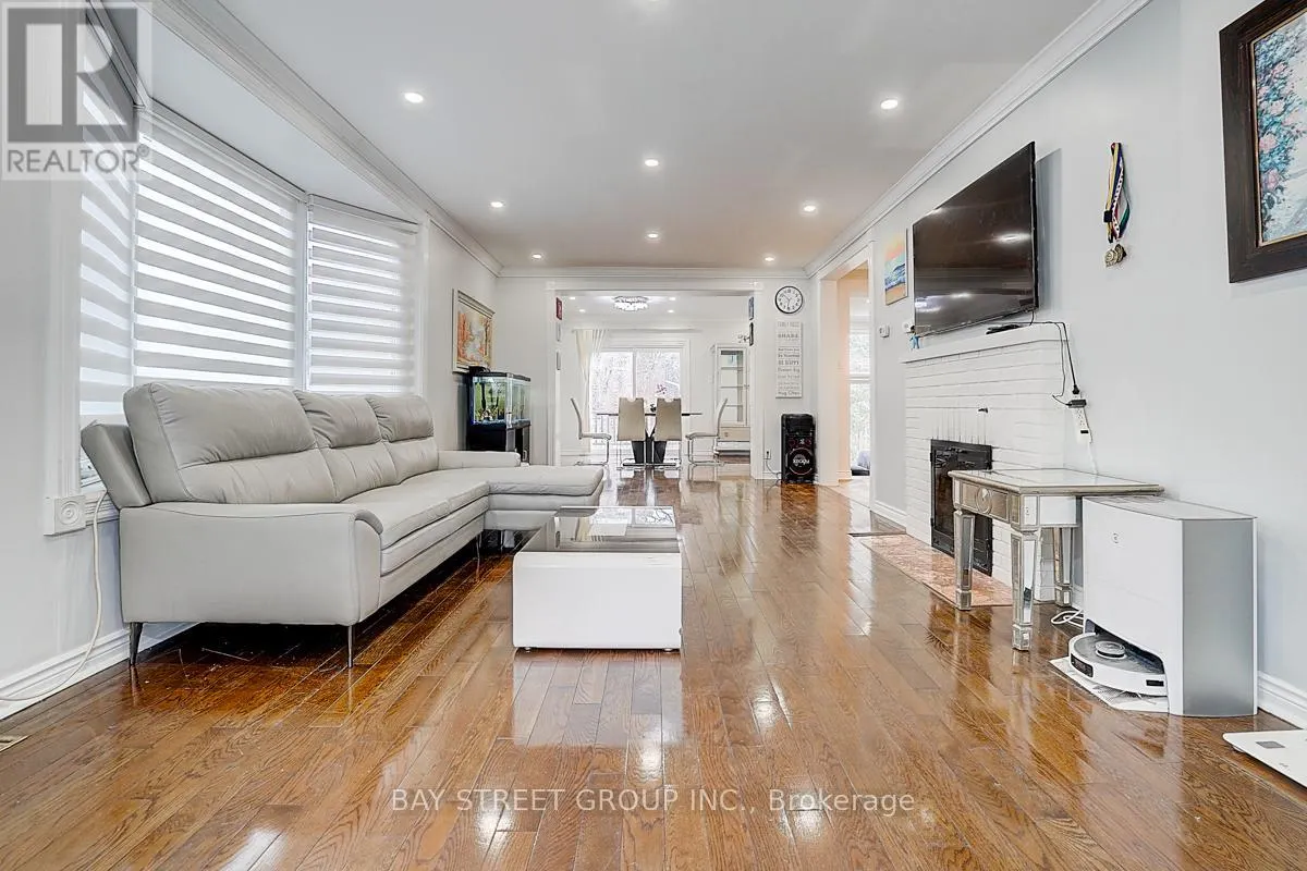 6 LARWOOD BOULEVARD