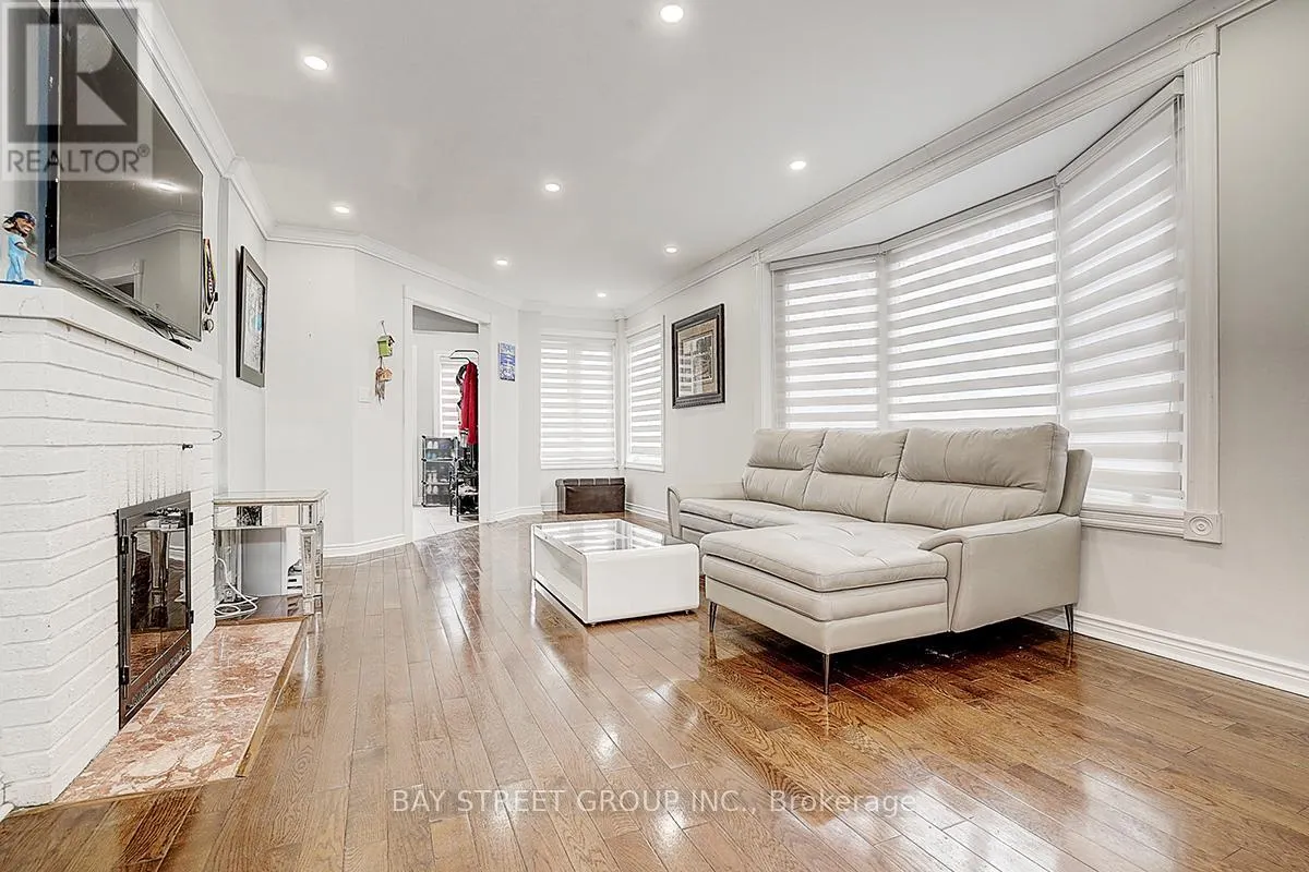 6 LARWOOD BOULEVARD