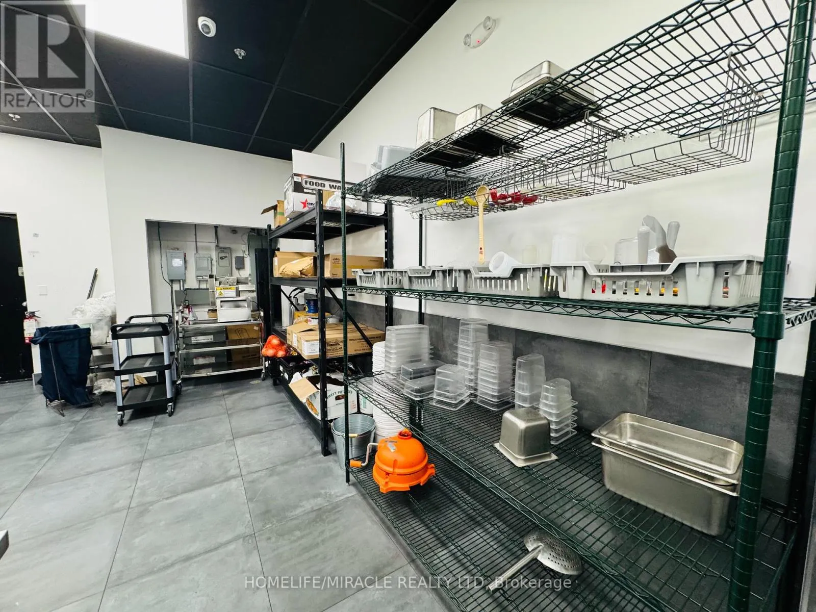 3 - 250 BAYLY STREET