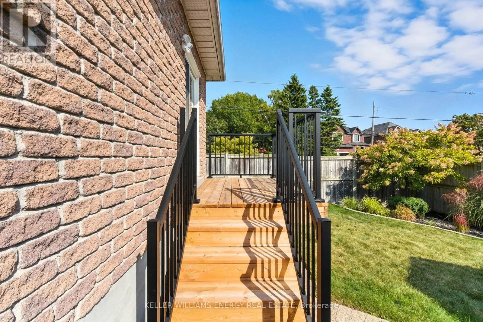 1 DAISEYFIELD AVENUE