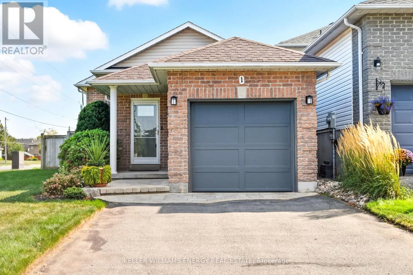 1 DAISEYFIELD AVENUE