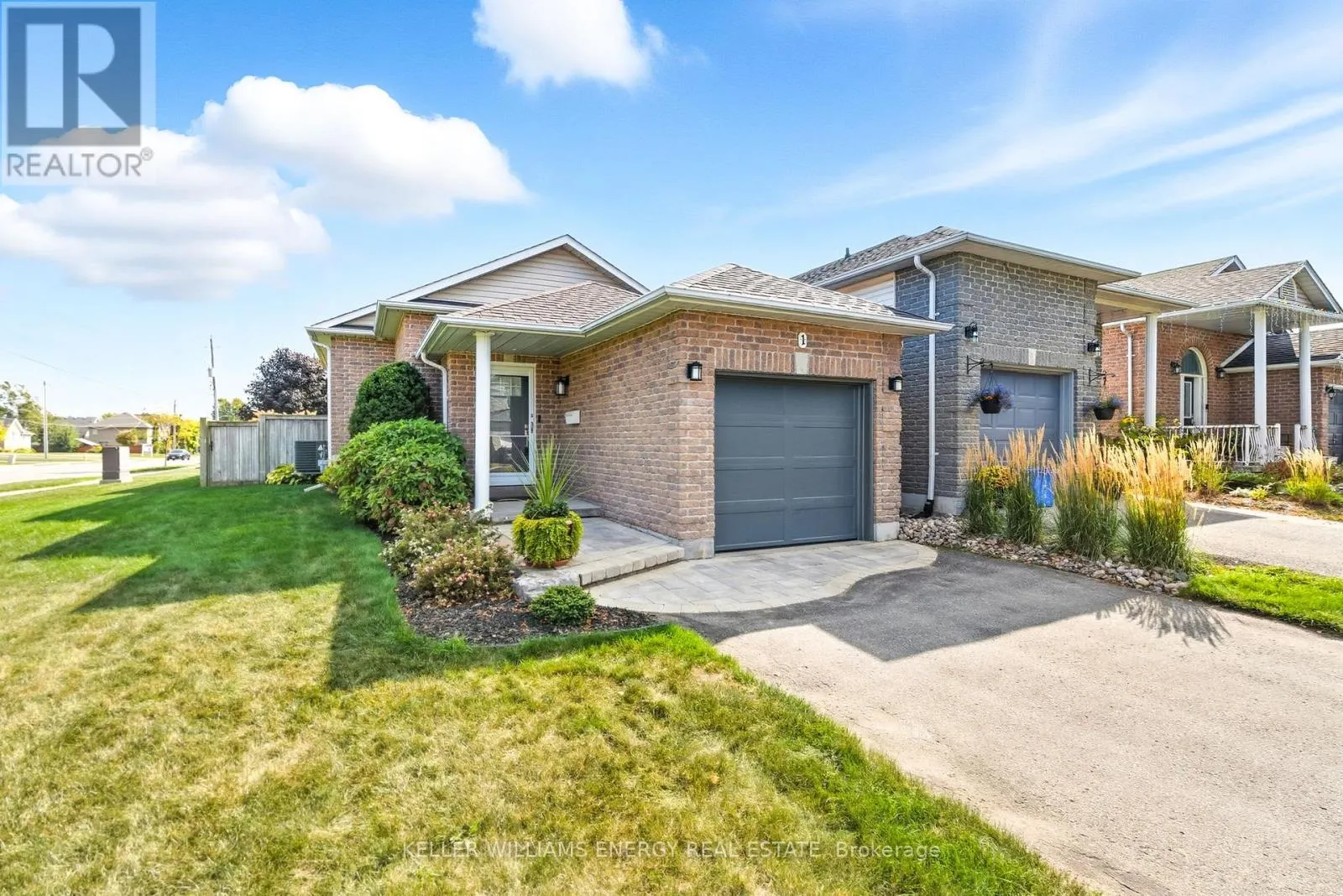 1 DAISEYFIELD AVENUE