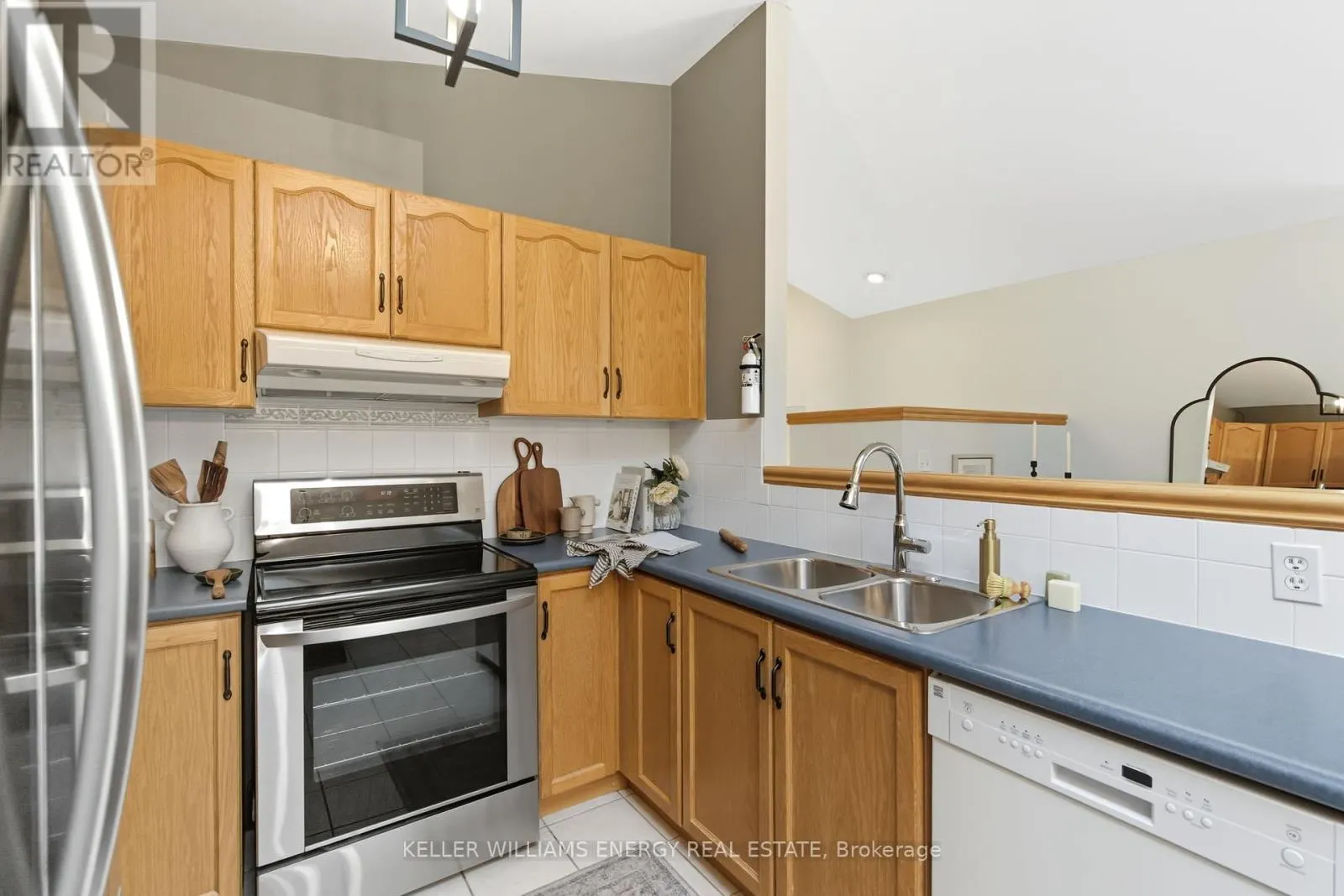 1 DAISEYFIELD AVENUE