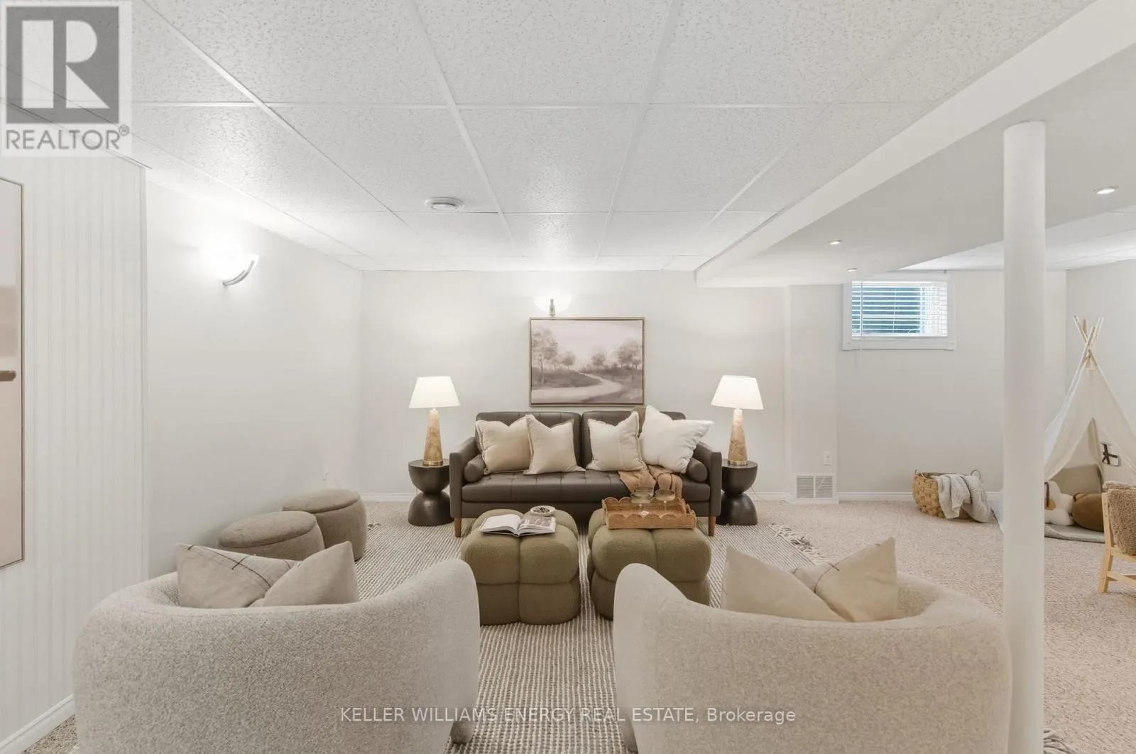 1 DAISEYFIELD AVENUE
