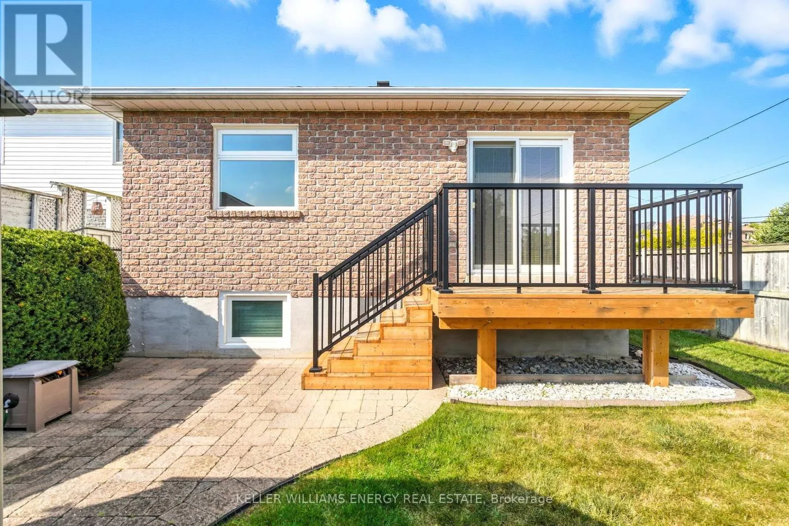 1 DAISEYFIELD AVENUE