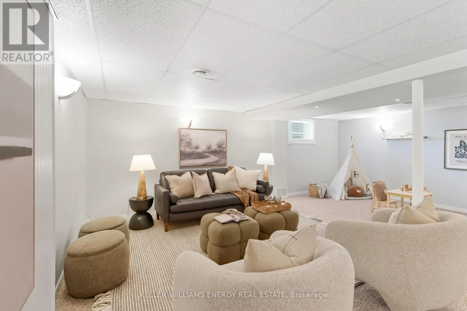 1 DAISEYFIELD AVENUE