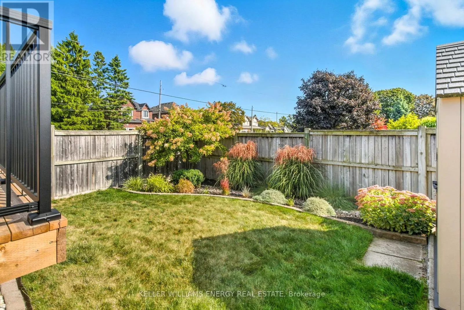 1 DAISEYFIELD AVENUE