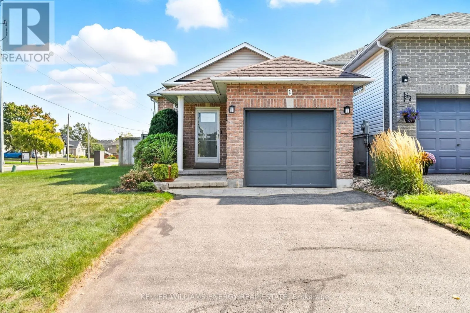 1 DAISEYFIELD AVENUE
