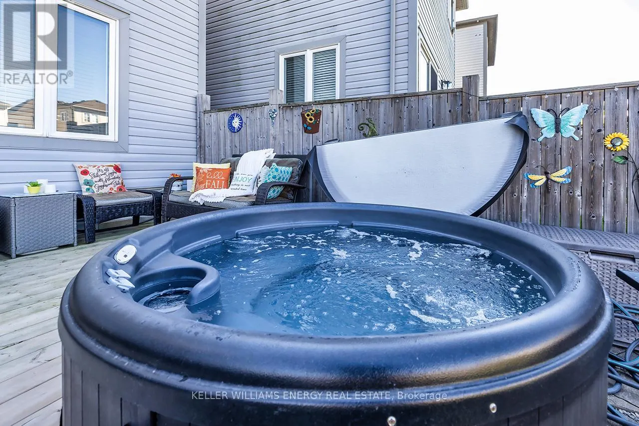 8 BAGNELL CRESCENT