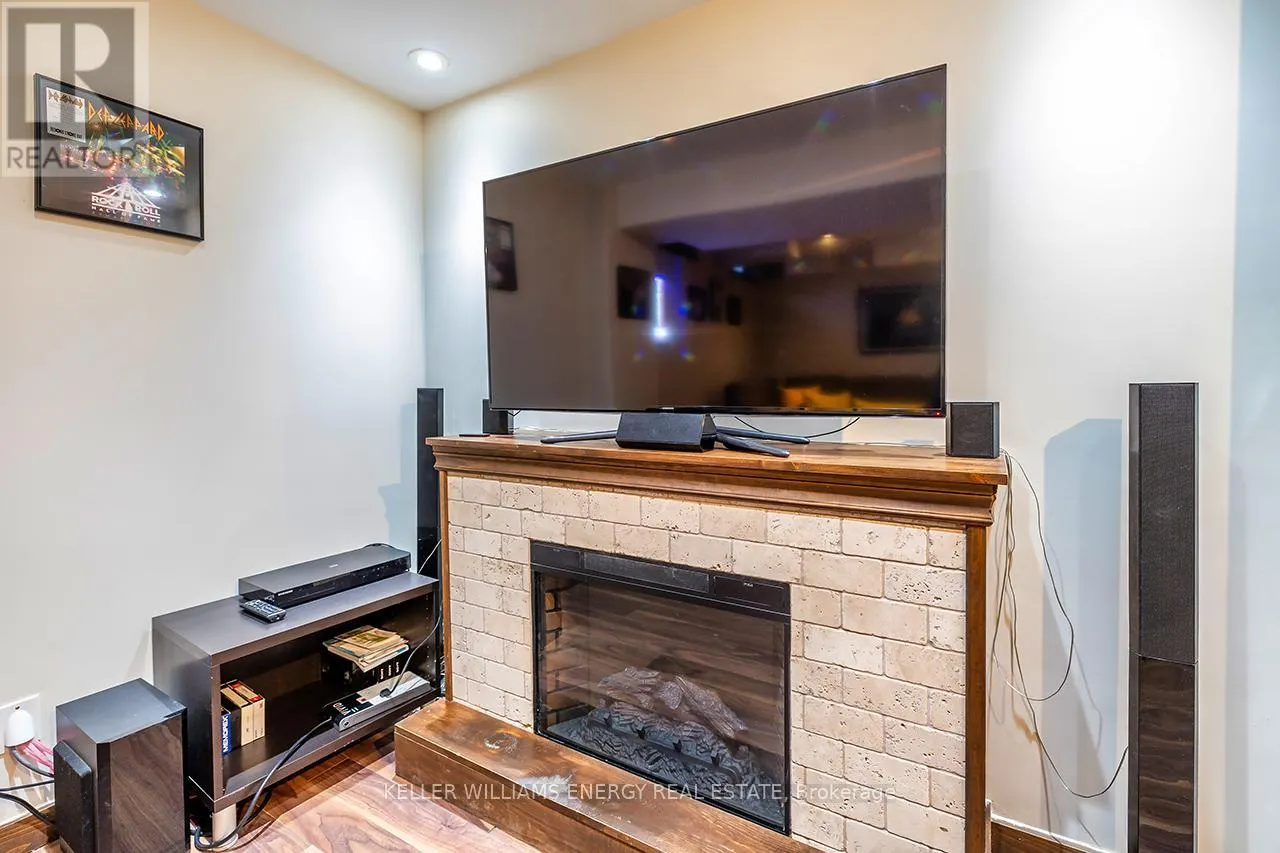 8 BAGNELL CRESCENT