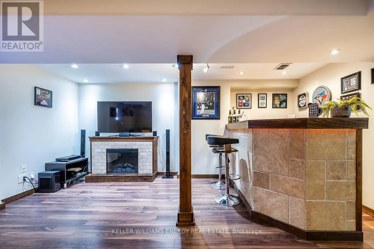 8 BAGNELL CRESCENT