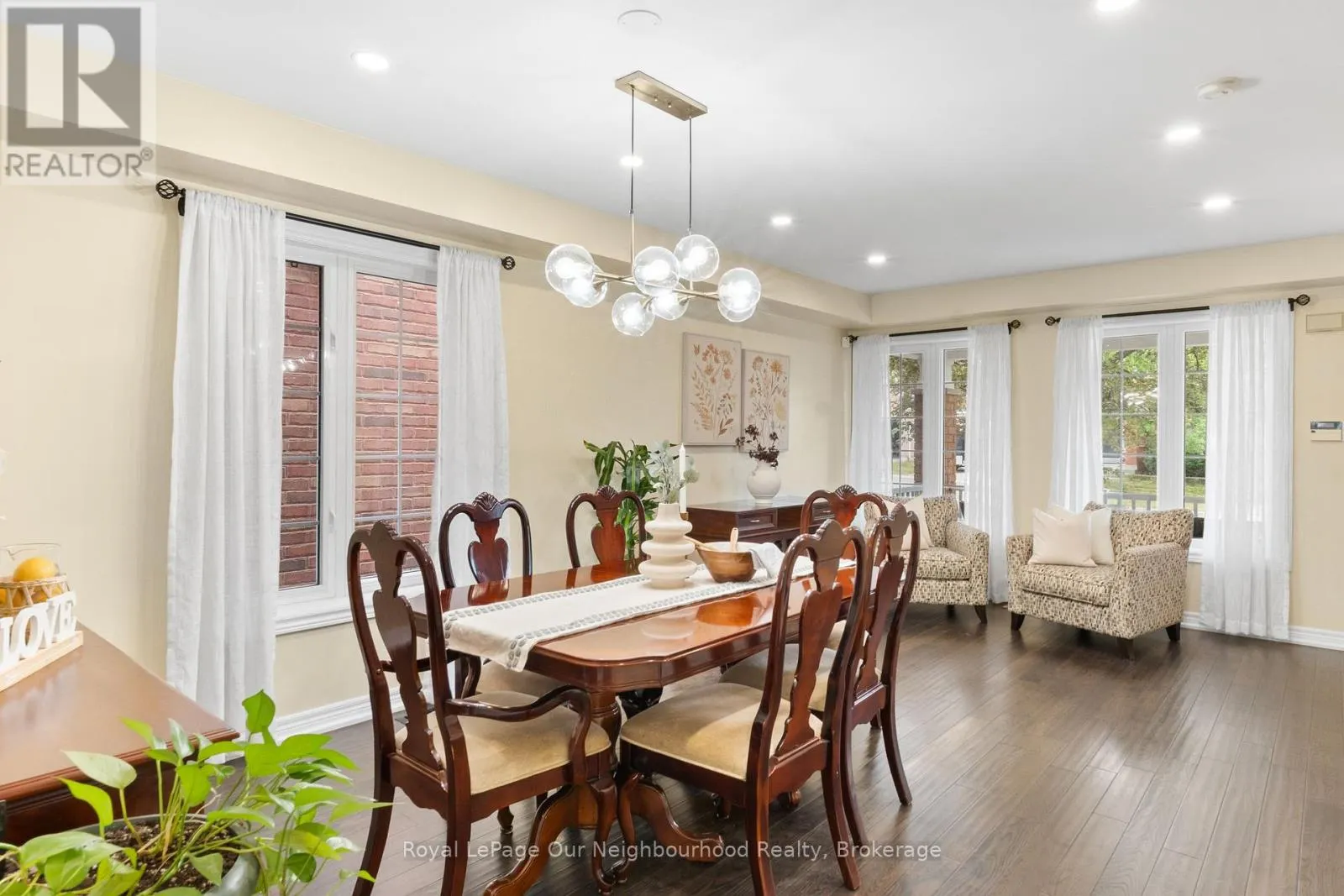 862 AUDLEY ROAD S