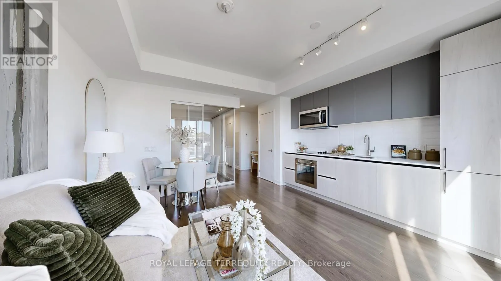 447 - 150 LOGAN AVENUE