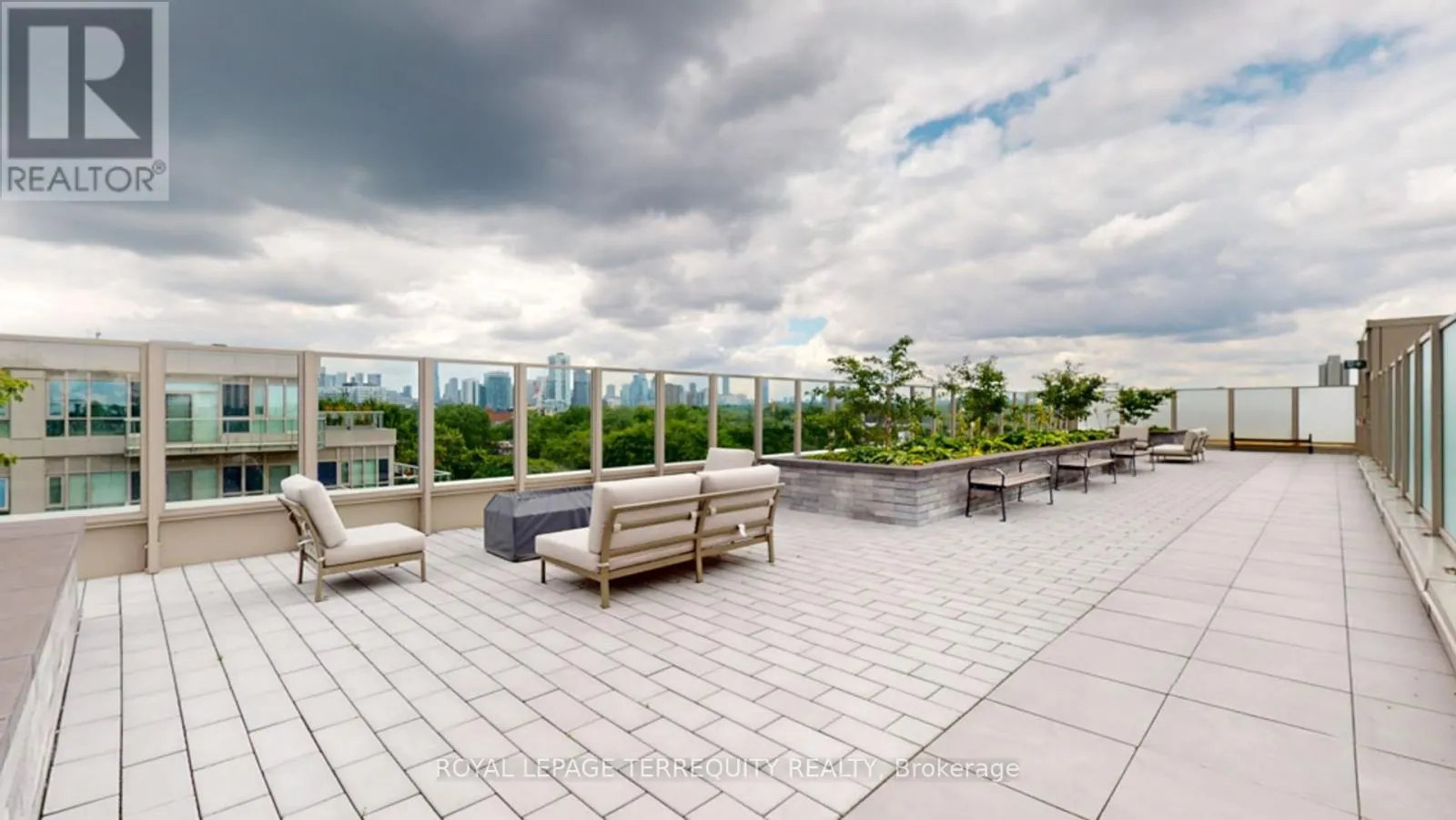447 - 150 LOGAN AVENUE